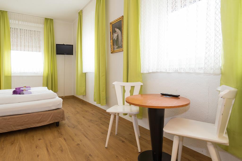מינכן Hotel Moosbichl מראה חיצוני תמונה